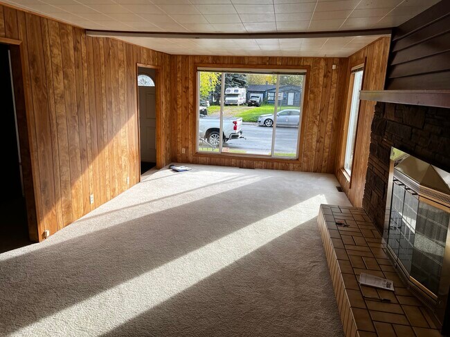 Living room - 1428 Latouche St