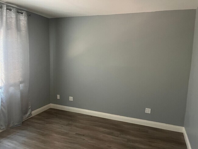 Building Photo - POOL HOME 3 BEDROOMS 3 BATHS