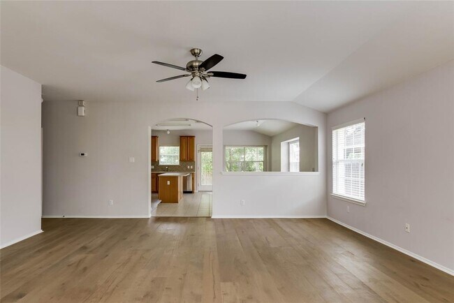 Building Photo - 3108 Lynnbrook Dr