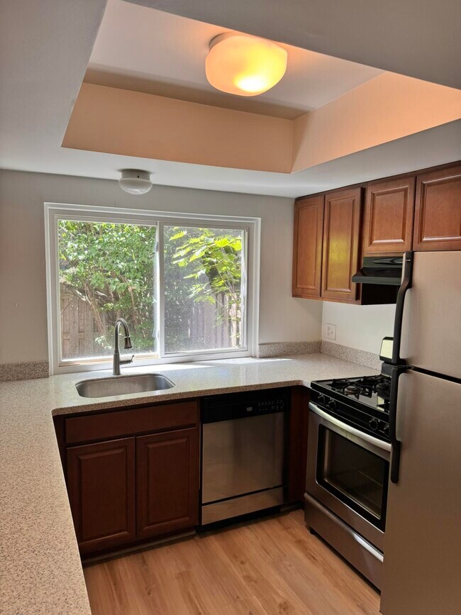 Building Photo - 3200 Bolgos Cir