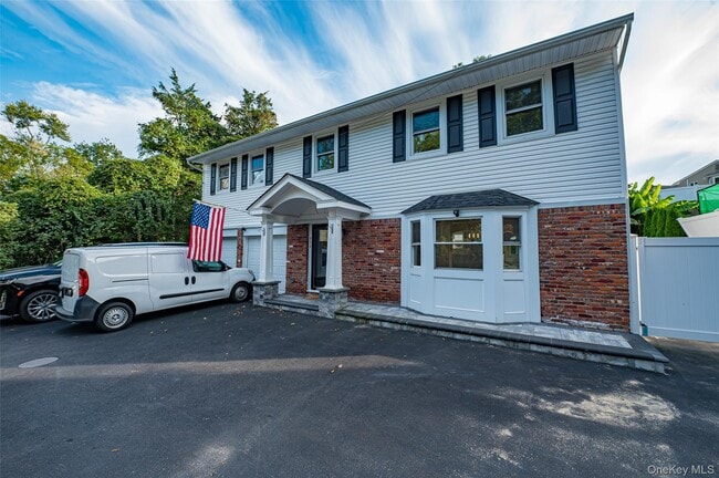 Building Photo - 850 St Johnland Rd