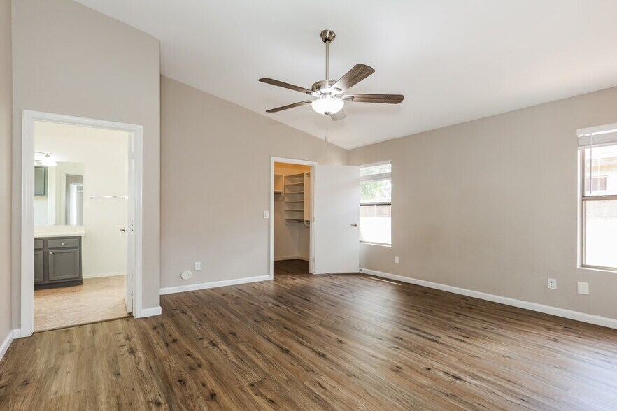 Building Photo - 2267 E Arabian Dr