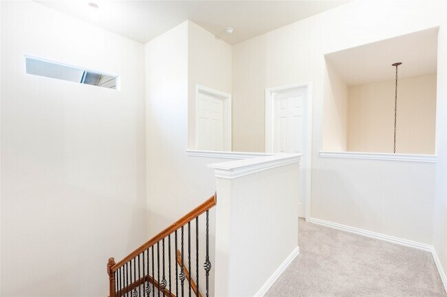 Building Photo - 2725 Tangerine Ln