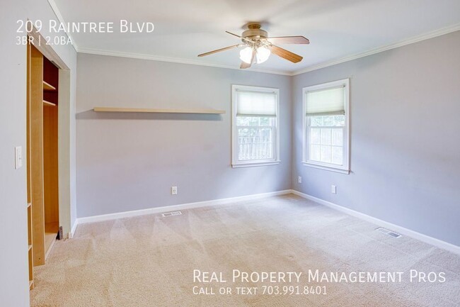 Building Photo - 209 Raintree Blvd