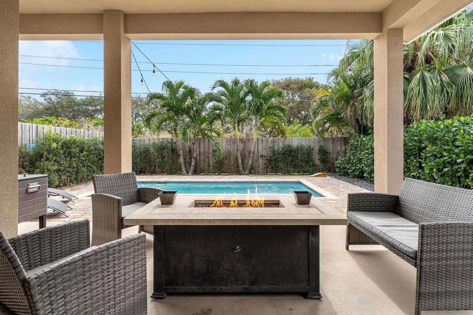 Building Photo - 826 SW 14th Ct