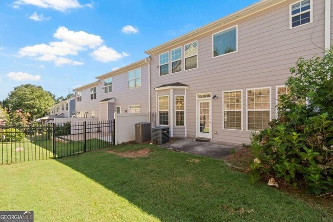 Building Photo - 3323 Castleberry Village Cir
