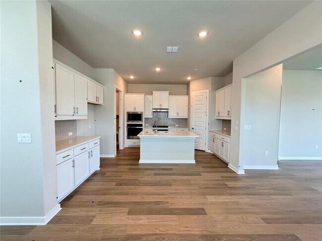 Building Photo - 745 Beaverton Dr