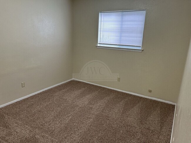 Building Photo - 1516 Jefferis Ave