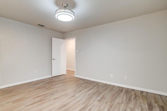 Building Photo - 5947 Chimney Wood Cir