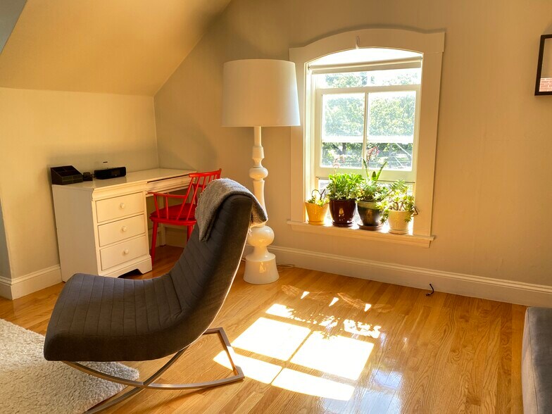 Building Photo - 105 Chestnut St