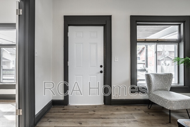 Building Photo - 4612 E New York St