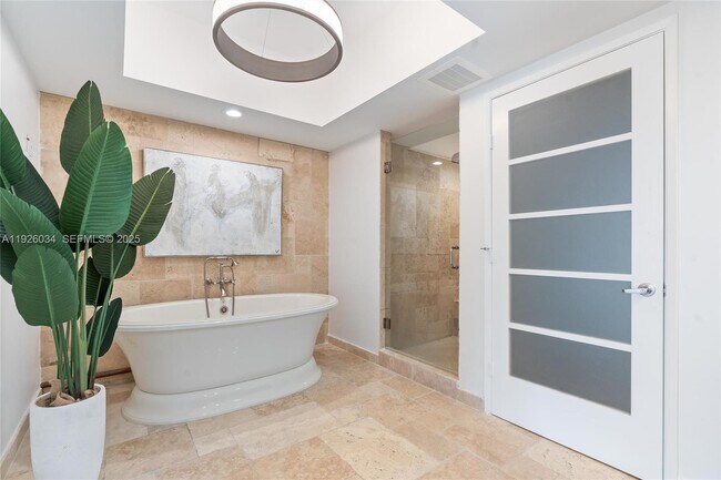 Building Photo - 333 Las Olas Way