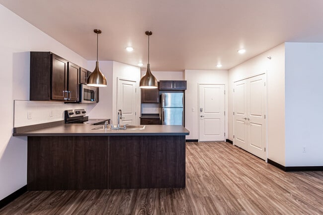 Building Photo - The View on University Apartments