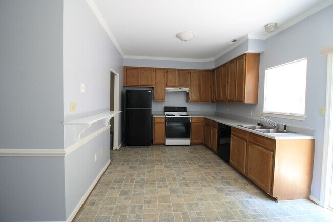 Building Photo - 2 Bedroom 2 Bath Townhome