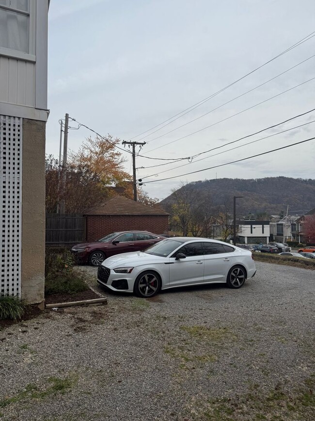 Building Photo - Walnut /360