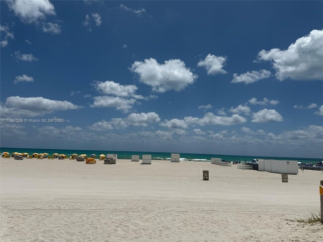 Building Photo - 1623 Collins Ave