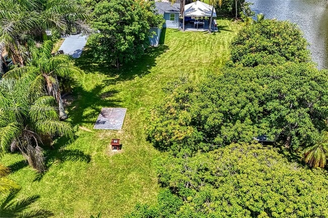 Building Photo - 216 SW 6th St