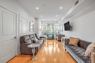 Building Photo - 816 Kennedy St NW