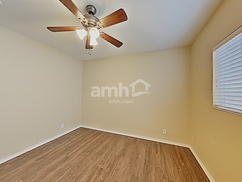 Building Photo - 8007 Abbotts Pointe