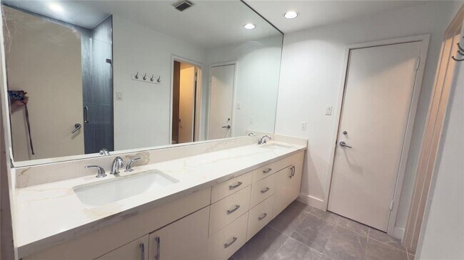 Building Photo - 2511 Nantucket Dr