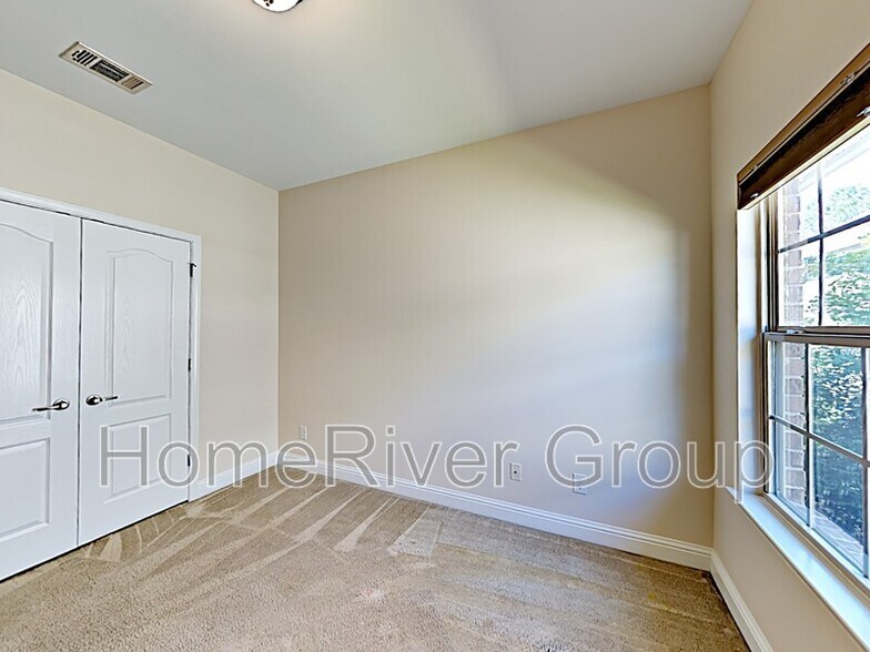 Building Photo - 3915 Fielding Ct