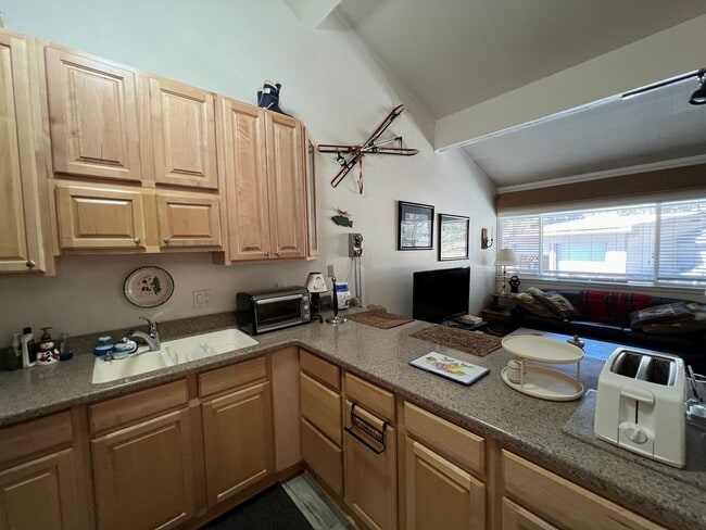 Building Photo - Fully Furnished 1-Bedroom Loft – Sierra Ma...