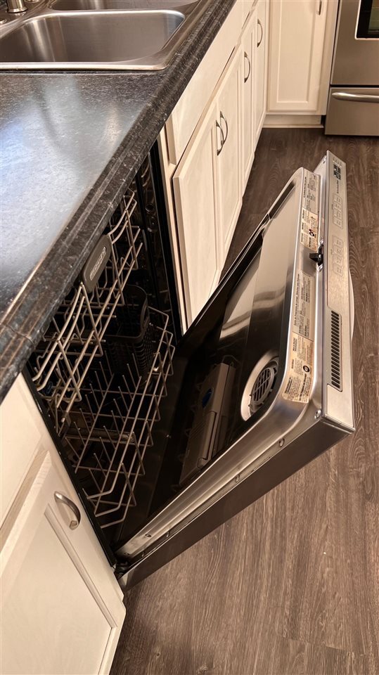 Building Photo - 102 Mohawk Ave