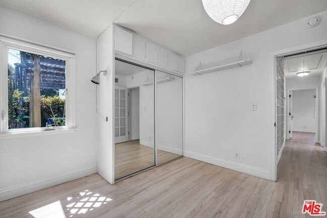 Building Photo - 11118 Franklin Ave