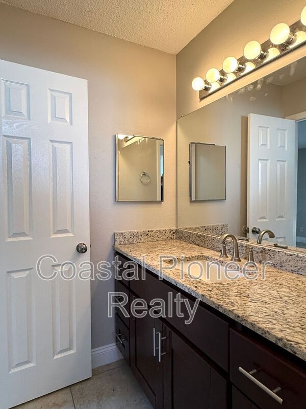 Building Photo - 606 Sandy Creek Dr