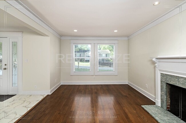 Building Photo - Gorgeous Spring Hill Home!