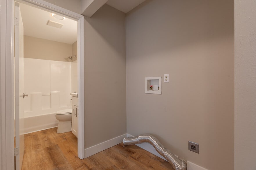 Building Photo - 2531 SE 27th Ave