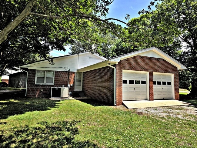 Building Photo - House Athens/Limestone County 4BR/2BA with 2 car garage