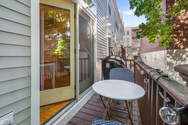 Building Photo - 10 S Sydney St