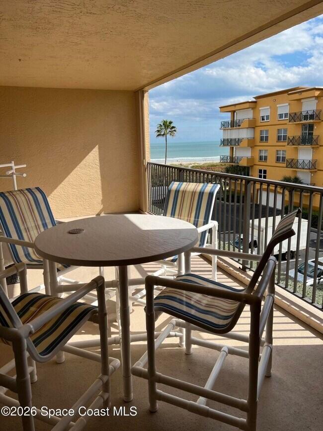 Building Photo - 8494 Ridgewood Ave