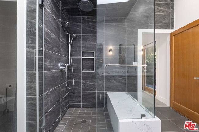 Building Photo - 2601 Nichols Canyon Rd