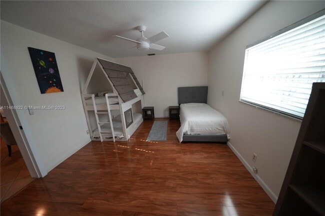 Building Photo - 2509 NE 35th Dr