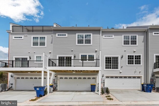 Building Photo - 8039 Blue Stream Dr