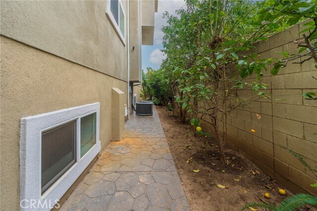 Building Photo - 11963 Manor Dr