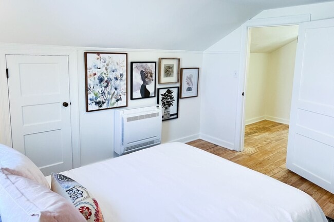 Building Photo - Furnished 3 Bedroom Walkable East Nashvill...