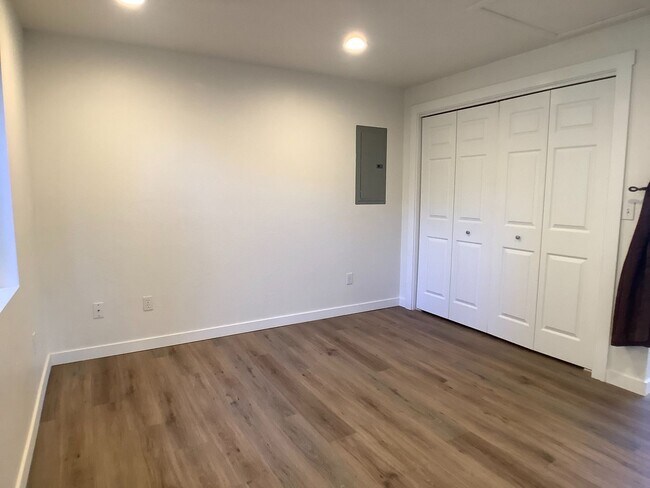 Building Photo - One bed/One bath cottage in East Medford | Available Now