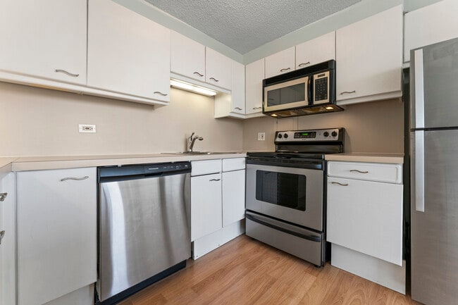 Building Photo - 2754 N Hampden Ct