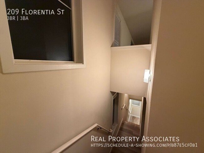 Building Photo - 209 Florentia St