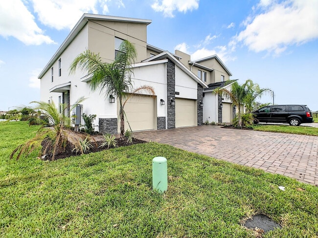 Building Photo - 1520 Oasis Club Blvd