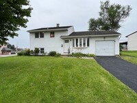 Building Photo - Bensalem 3 bedroom 1 bath + Basement near ...