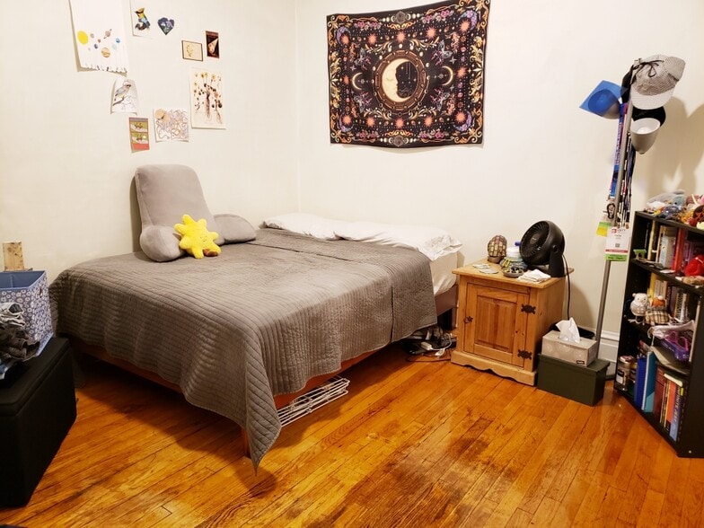 Bedroom 2 - 3516 Broadway N