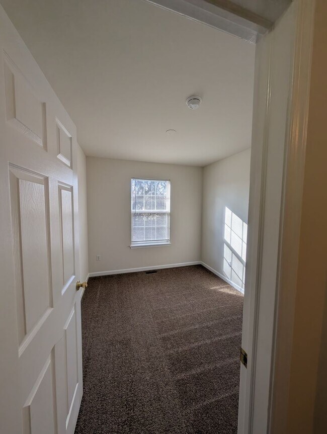 Building Photo - 322 Caribou Ln