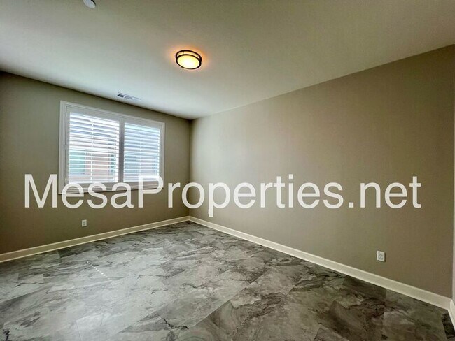 Building Photo - 3880 S Oasis Paseo