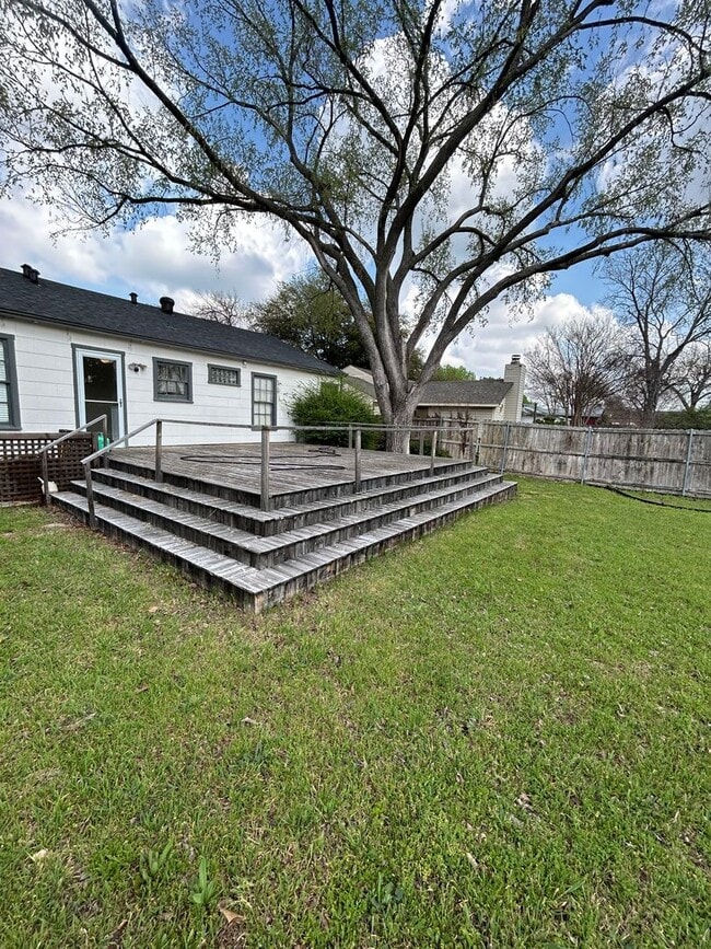 Building Photo - A hassle-free lifestyle