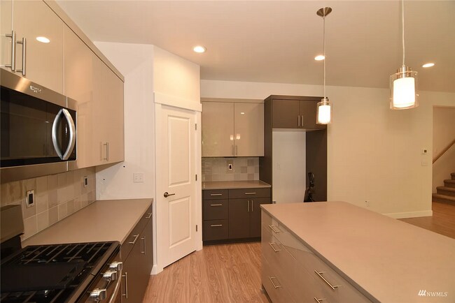 Building Photo - 390 Hammond St