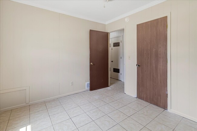 Building Photo - 235 SE 121st Rd